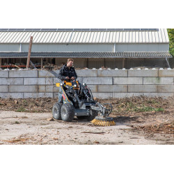 Skid-Steer-Lader Giant GS900 E 2