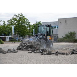 Chargeuse Giant G2700 TELE HD+ 2